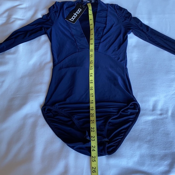 Boohoo plunge neckline long sleeve bodysuit in US 2 - Picture 8 of 11